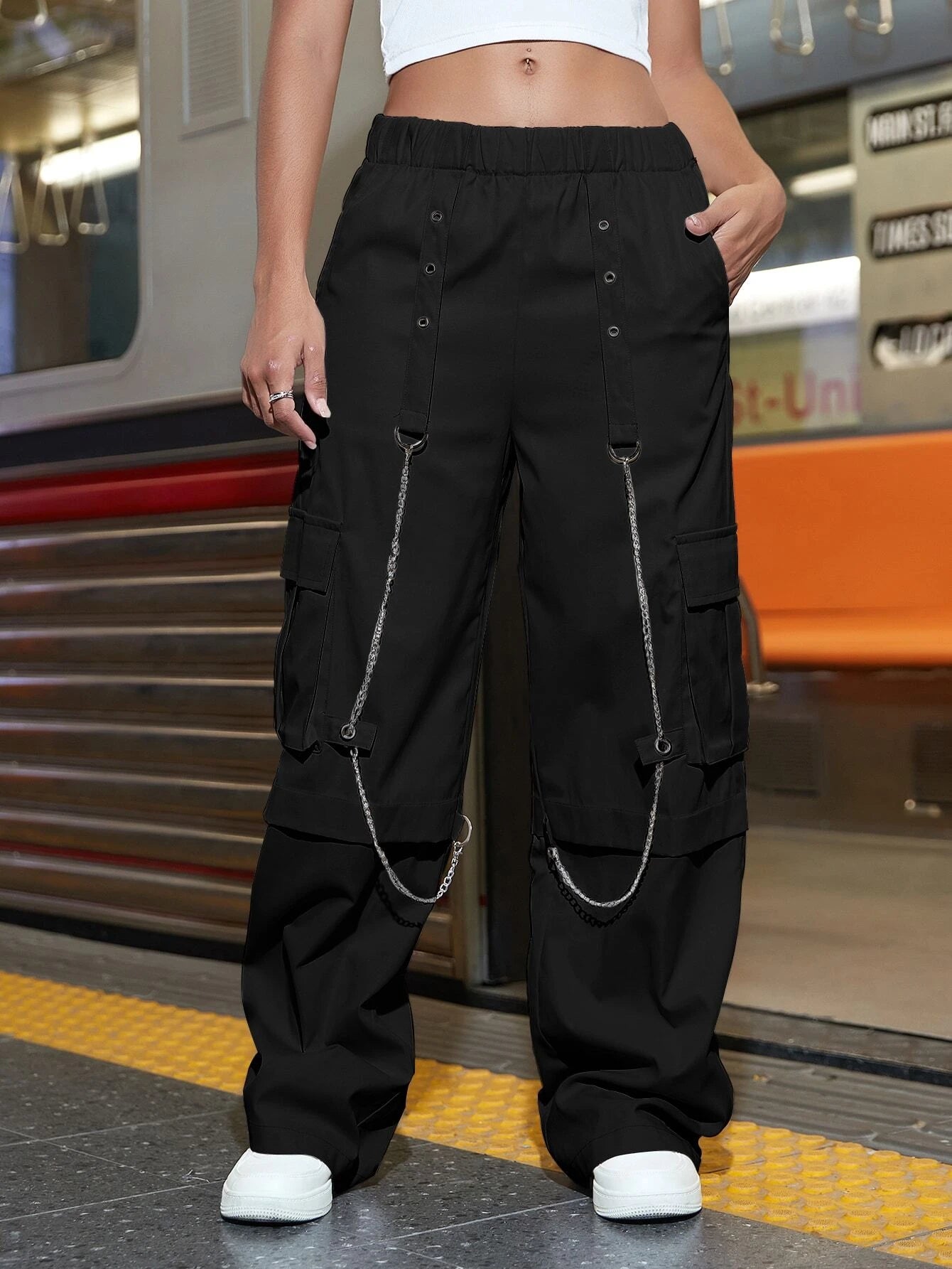 Chain Detail Cargos